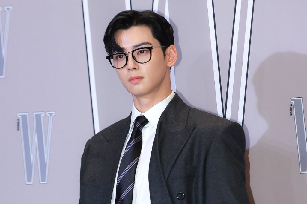 Cha Eunwoo turns heads as military host at APEC Summit event in Gyeongju Cha Eunwoo turns heads as military host at APEC Summit event in Gyeongju