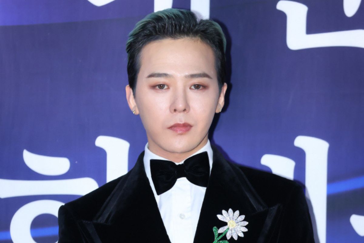 G-Dragon becomes the first Kpop idol to receive the Order of Cultural Merit Jade Crown G-Dragon during the ceremony of the rder of Cultural Merit Jade Crown