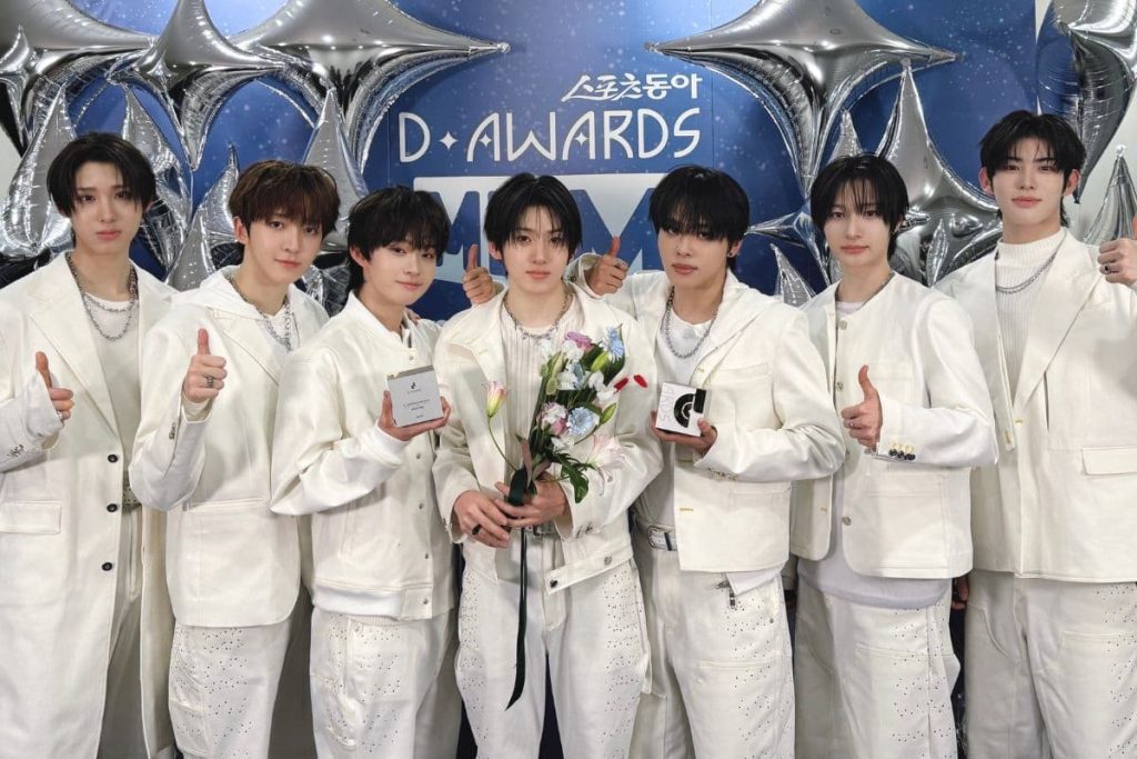 KickFlip earns second win on Music Bank with “My First Love Song” KickFlip earns second win on Music Bank with “My First Love Song
