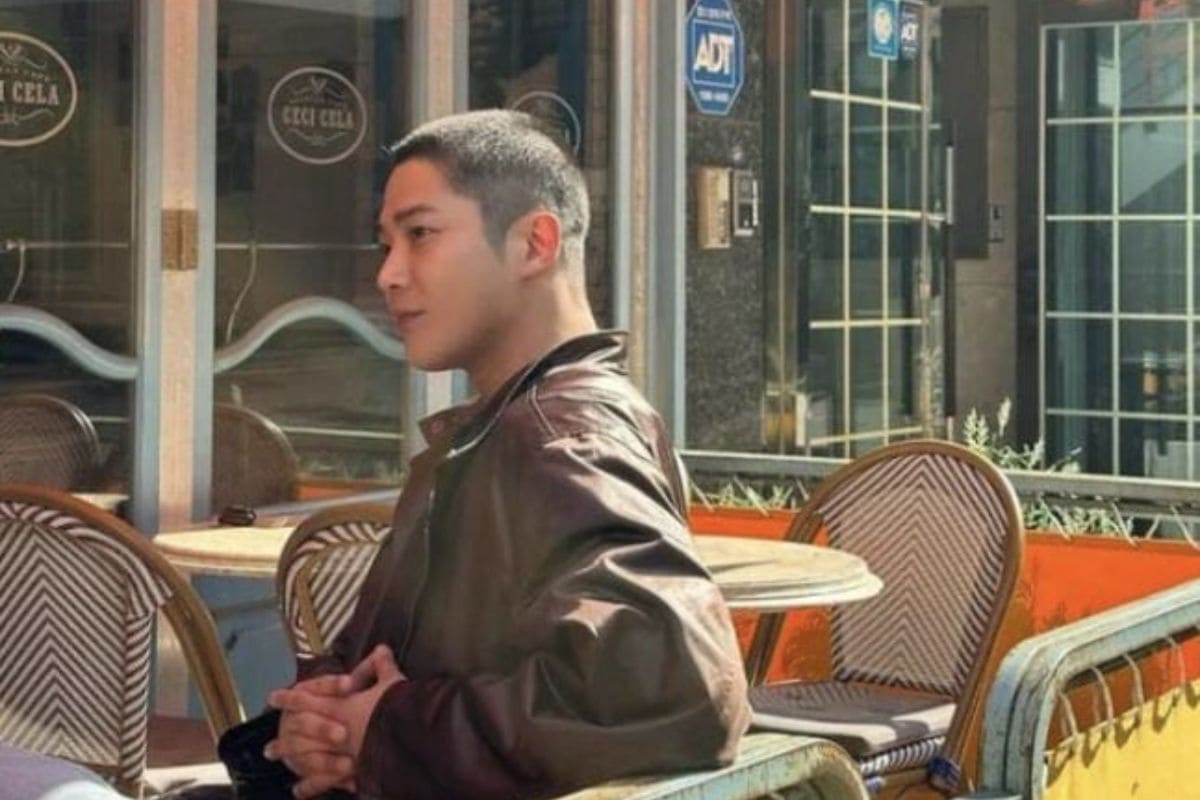 Rowoon debuts with a buzz cut ahead of his military enlistment The idol looks amazing with new hair style before his enlistment