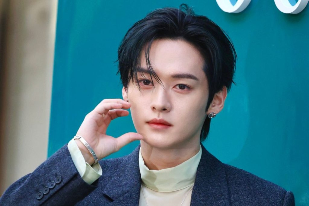 Stray Kids' Lee Know revealed that someone at the gym was hitting on him Stray Kids' Lee Know revealed that a girl at the gym was hitting on him