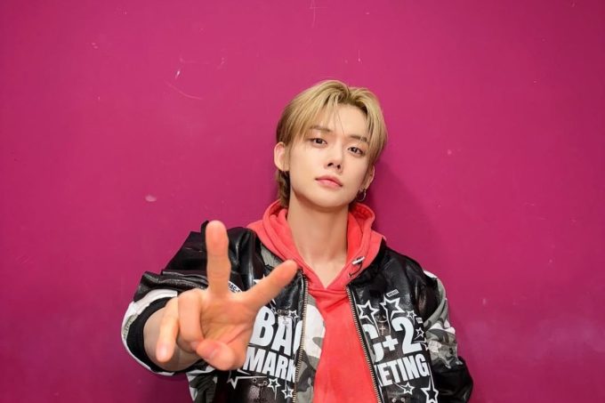 TXT's Yeonjun releases a new photo for his debut album “No Labels”