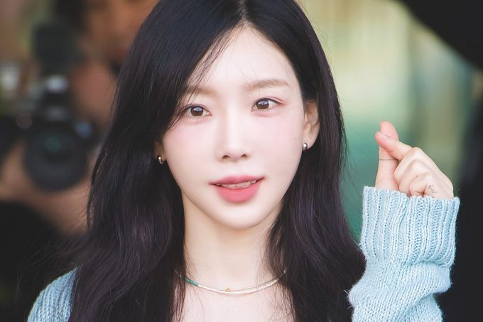 Taeyeon has revealed her makeup essentials in the new “Comestics mania” video