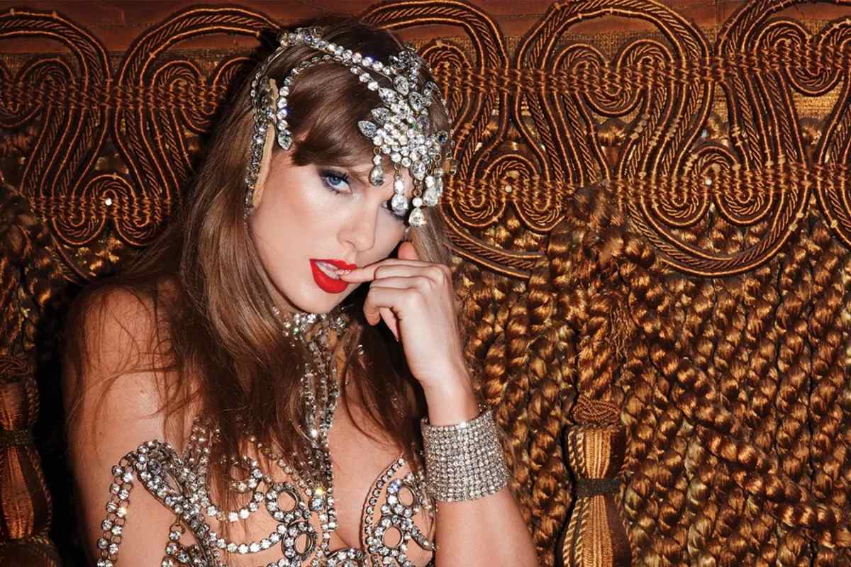 Taylor Swift's new album is here Listen to The Life of a Showgirl