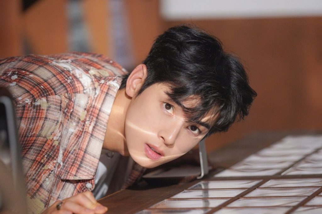 Cha Eunwoo releases captivating “Saturday Preacher” music video