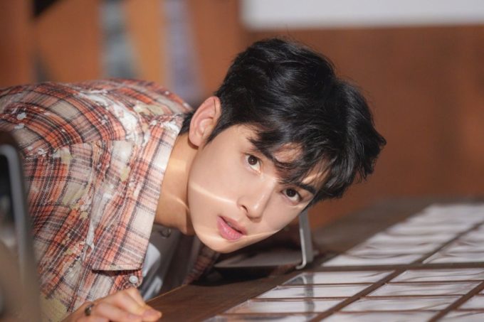 Cha Eunwoo releases captivating “Saturday Preacher” music video