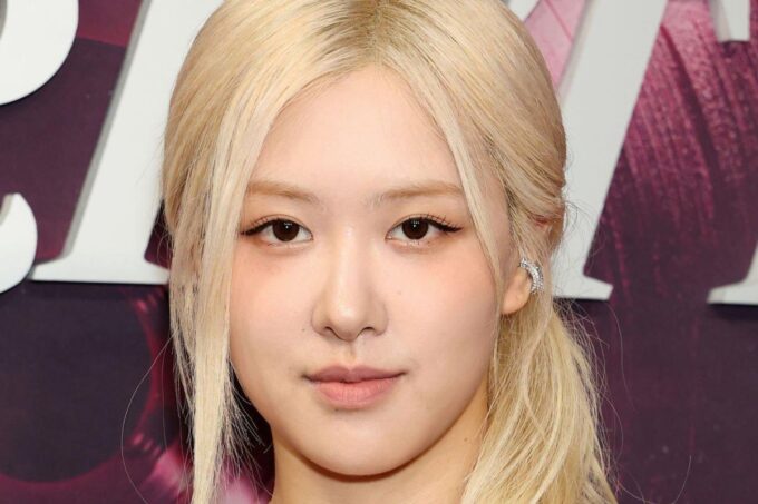 BLACKPINK's Rosé announces new contract with WME