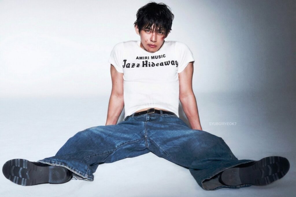 BTS V shocks fans going shirtless in the upcoming photobook “TYPE 非”