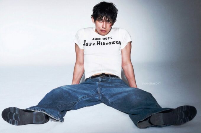 BTS V shocks fans going shirtless in the upcoming photobook “TYPE 非”