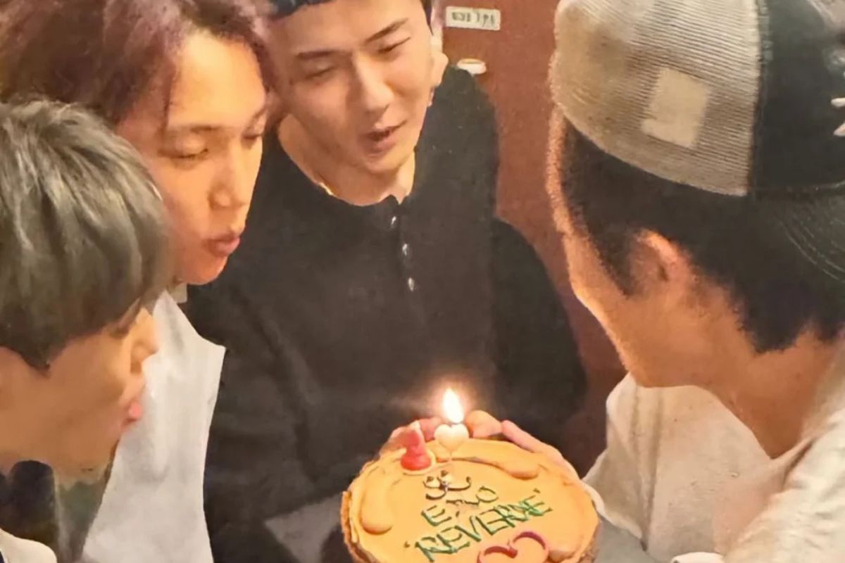 EXO’s Sehun shares a sweet moment of the boyband reunion following the MMA 2025 Sehun shares sweet celebration picture of EXO