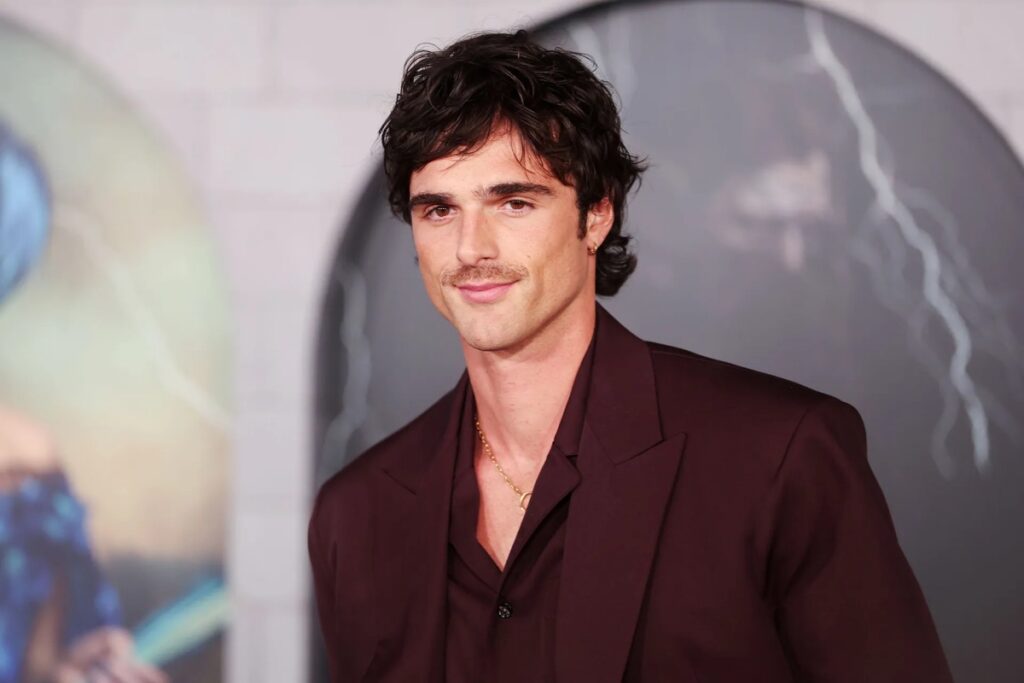 Jacob Elordi returns to Euphoria as a massive movie star Jacob Elordi returns to Euphoria as a massive movie star