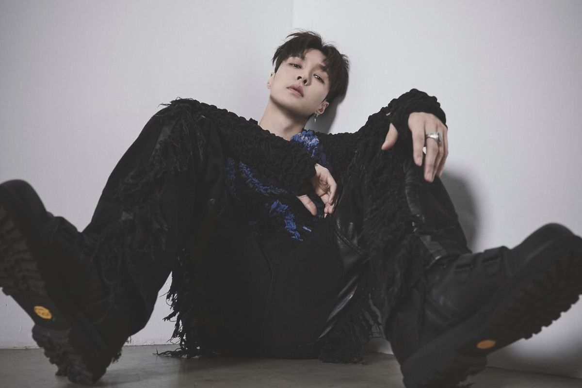 EXO's Lay apologizes for missing EXO’s fan meeting in South Korea The idol flew back to china during EXO event