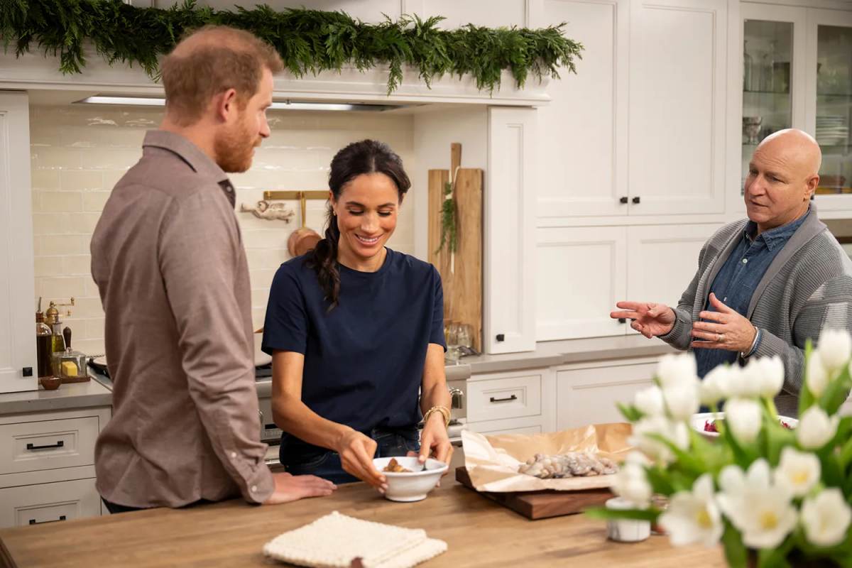 Meghan Markle laughs at Prince Harry's joke that he prefers her mom Doria's cooking during Christmas special