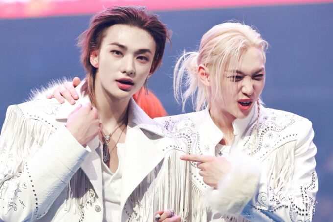 Stray Kids Felix and Hyunjin hugged so tight that their pants belts hooked