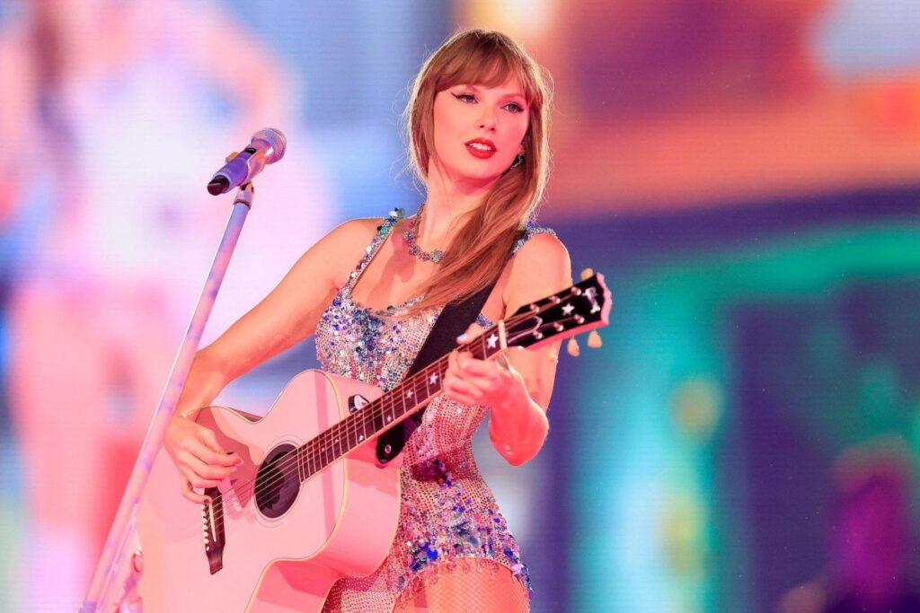 Taylor Swift drops holiday donations in both Nashville and Kansas City