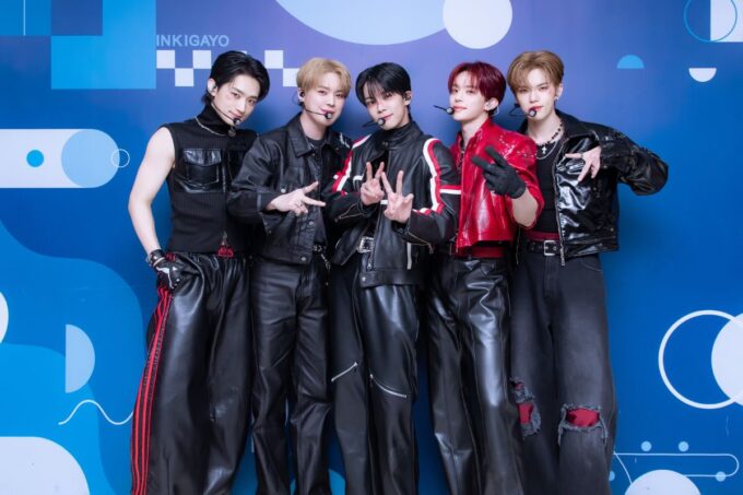 VERIVERY becomes an official Music Bank winner with RED (Beggin')