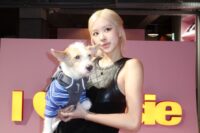 BLACKPINK's Rosé brings her dog Hank to her fan event