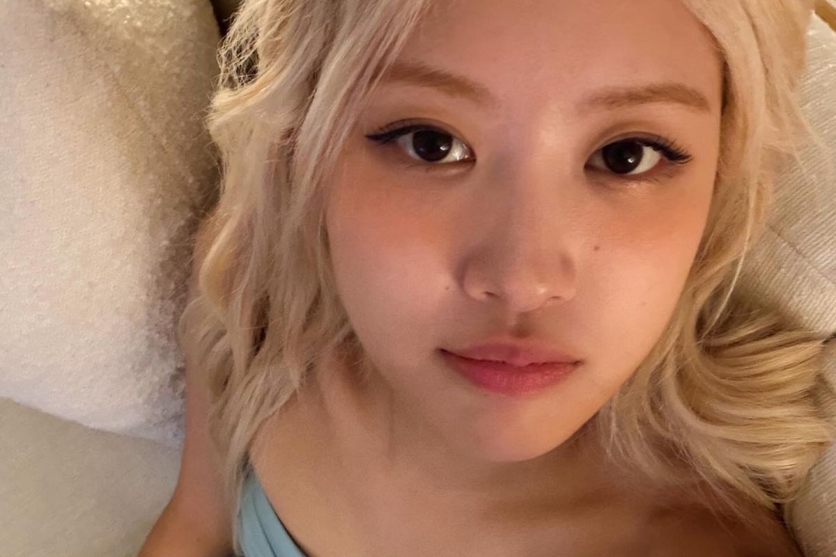 BLACKPINK's Rosé dazzles on the cover of Elle Korea