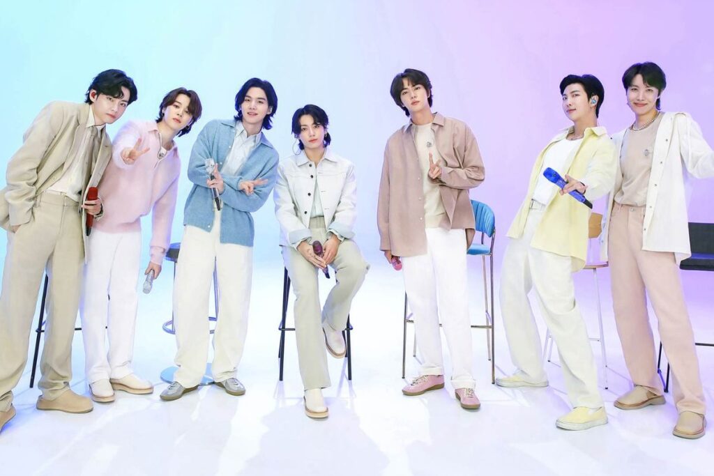 BTS reveals the cover of their new album, Arirang