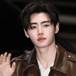 ENHYPEN's Sunghoon runs for his safety while chased by sasaengs at the airport