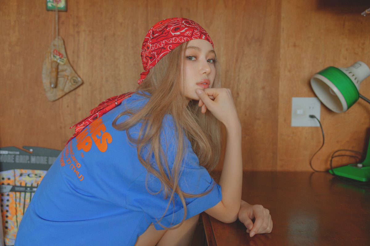 Former NewJeans member Danielle addresses fans while facing accusations about her appearance