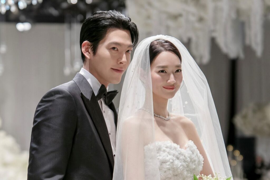 Kim Woo Bin and Shin Min Ah were spotted enjoying their honeymoon in Spain