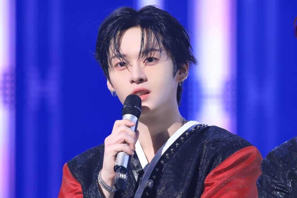 Stray Kids' Lee Know draws concern after showing up with an infected piercing