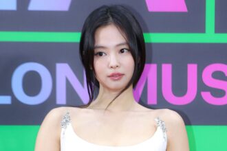 BLACKPINK's Jennie prepared a sweet message and gifts for a group of fifth-grade students