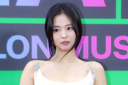 BLACKPINK's Jennie prepared a sweet message and gifts for a group of fifth-grade students