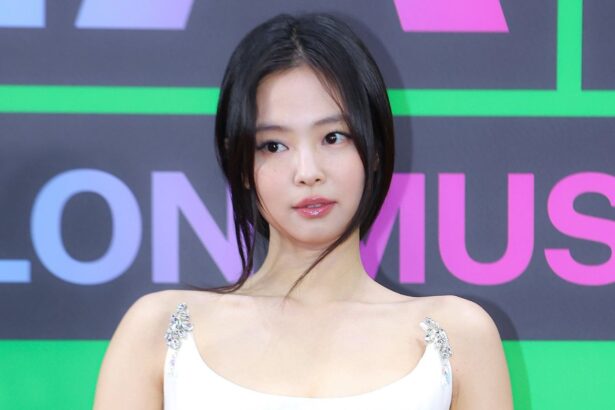 BLACKPINK's Jennie prepared a sweet message and gifts for a group of fifth-grade students