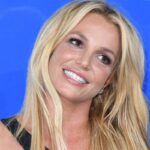 Britney Spears surprises with another nude picture on the beach