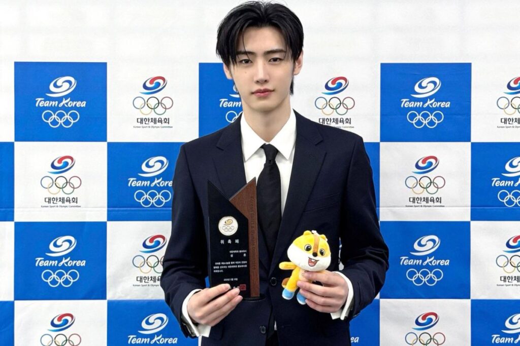 ENHYPEN’s Sunghoon earns international recognition after carrying the Olympic torch in Milan
