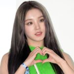 I-dle's Yuqi holds back laughter after making a hilarious mistake on stage