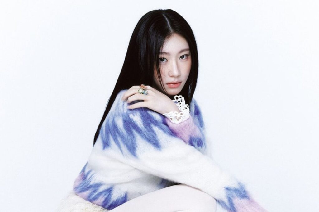 ITZY's Chaeryeong suffers a risky wardrobe malfunction on stage