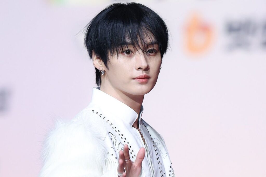 Stray Kids' Lee Know shares hilarious advice with his fans about living alone