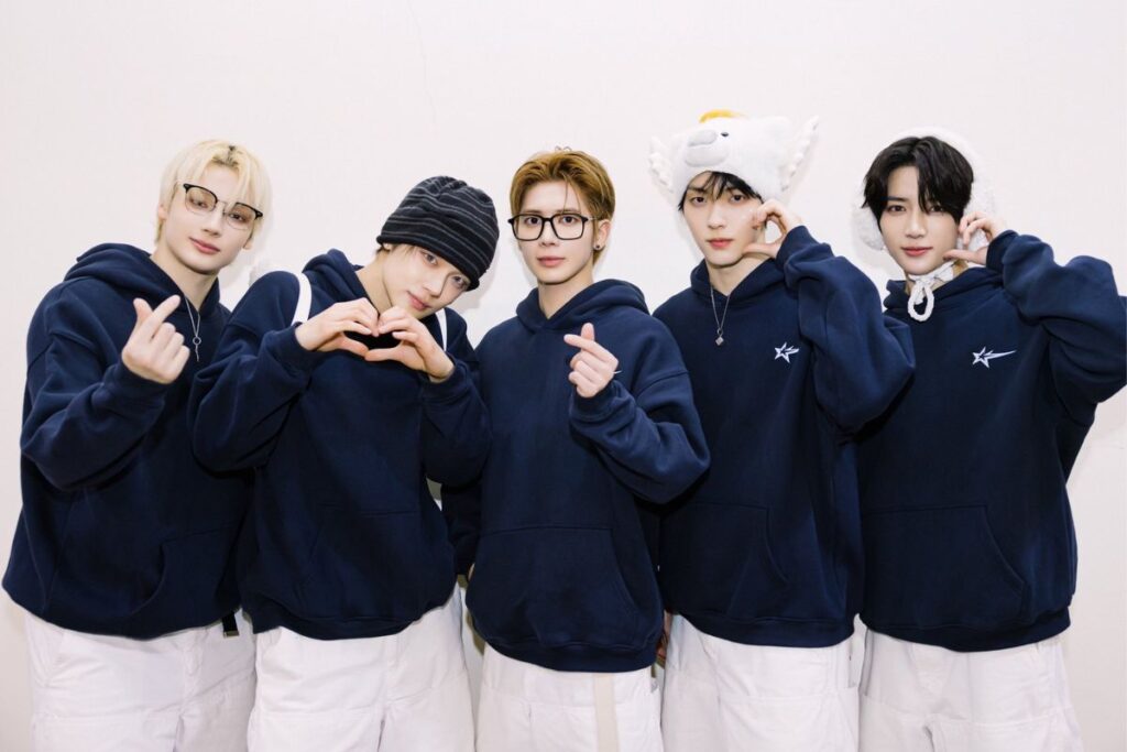 TXT releases new animated music video for “SSS (Sending Secret Signals)” TXT releases new animated music video for “SSS (Sending Secret Signals)”