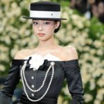 BLACKPINK's Jennie joined the viral “Dracula” trend during Paris Fashion Week