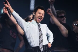 Harry Styles responds to queerbaiting accusations by kissing a man on television