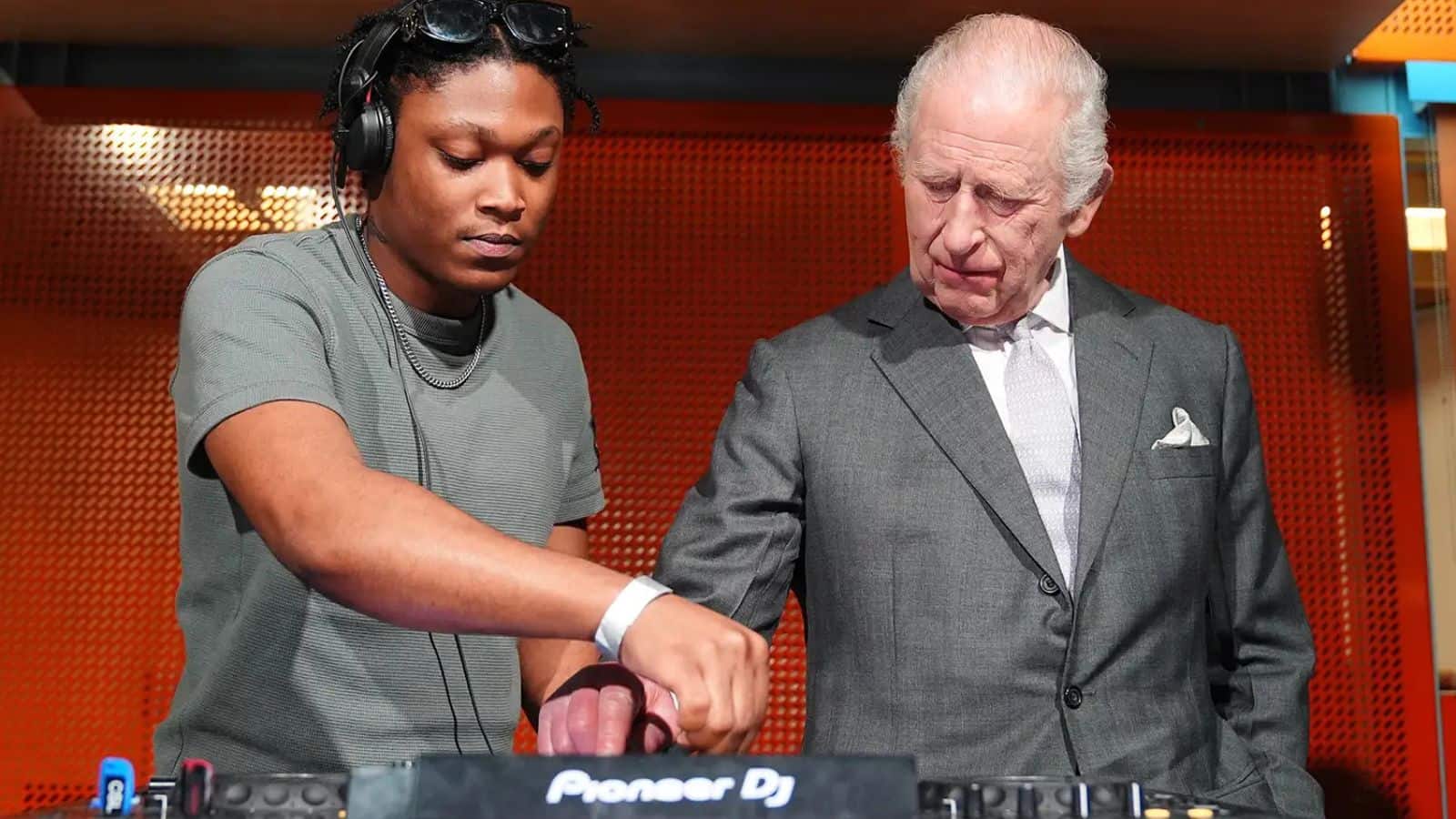 The king learned from younger students 