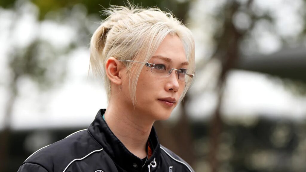 Stray Kids Felix’s beauty secret revealed a cool-toned lip combo at the China Grand Prix