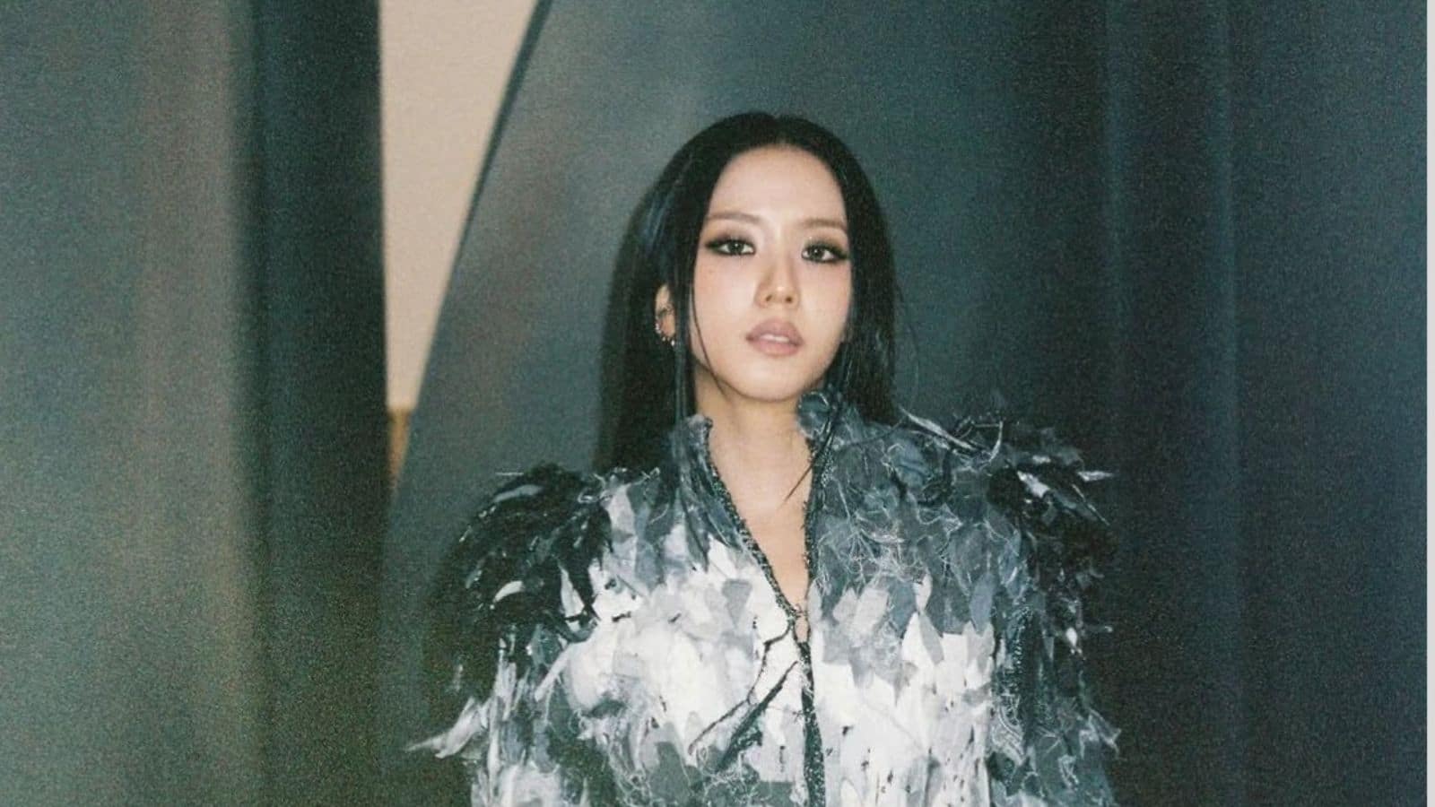 The company denies having familly affairs 