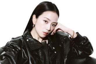 BLACKPINK's Jisoo shares a new photo from the studio recording solo music