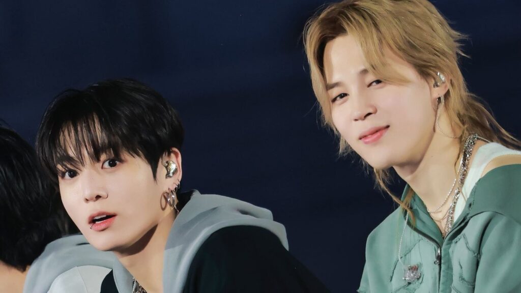 BTS: Jimin and Jungkook do push-ups to cope with the cold in the 'Hooligan' set BTS Jimin and Jungkook do push-ups to cope with the cold in the 'Hooligan' set