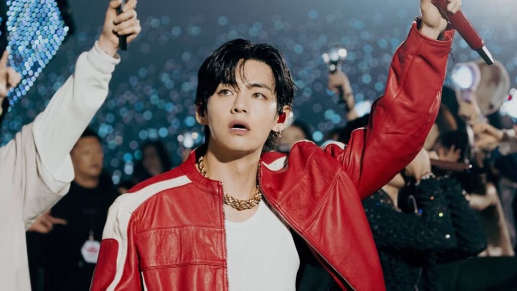 BTS' V plays catch with ARMY during Tampa Day 2 soundcheck