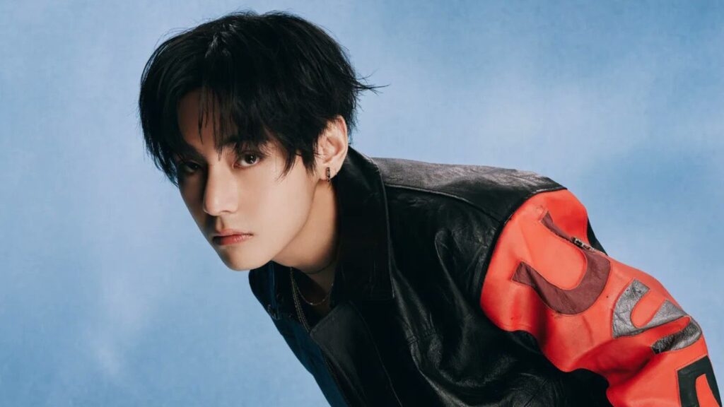 BTS' V runs towards the crowd mid-concert, driving fans and security crazy BTS' V runs towards the crowd mid-concert, driving fans and security crazy