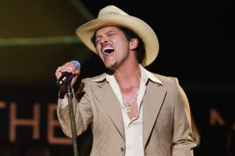 Bruno Mars reveals he is 'debt-free' during a concert in the United States