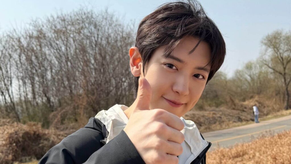 EXO's Chanyeol goes viral after accidentally going on stage without pants