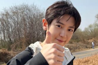 EXO's Chanyeol goes viral after accidentally going on stage without pants