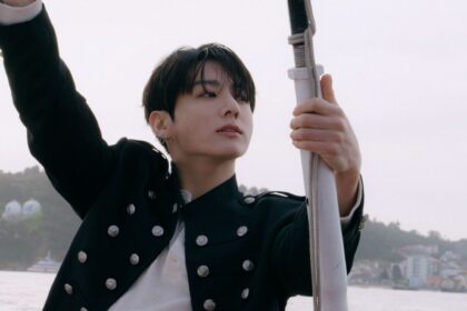 Jungkook teaches his BTS members a flirting technique