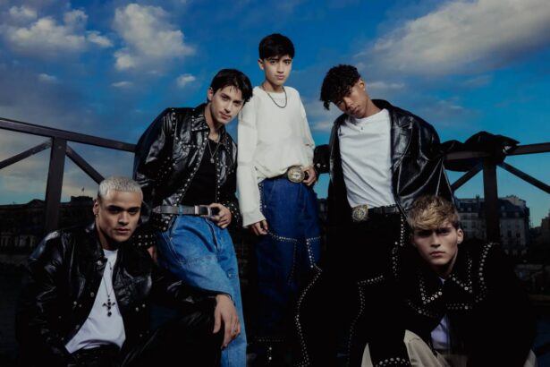 Latin American boy group Santos Bravos begins Korean promotions with a live radio performance